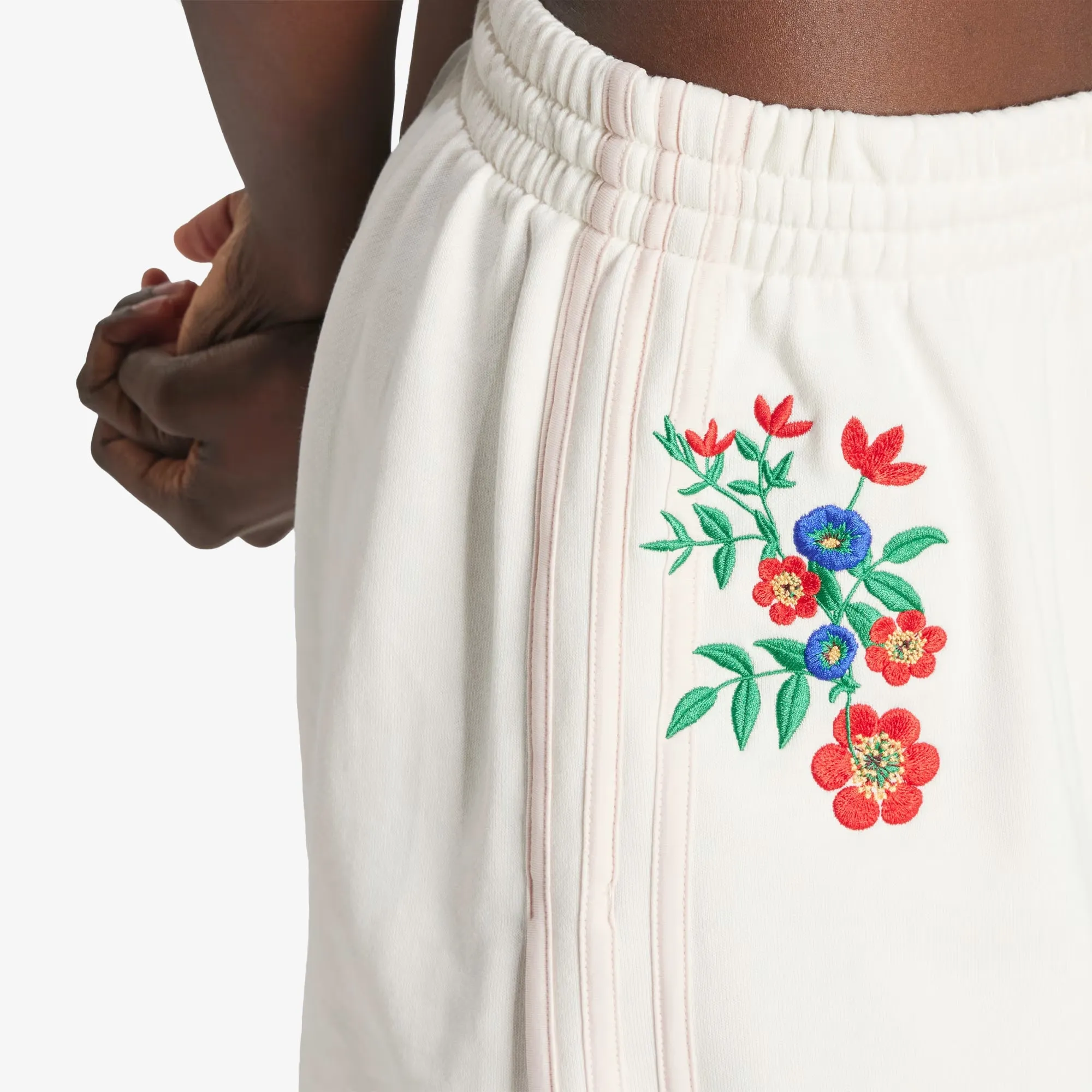 Adidas Originals | FASHION GRAPHICS FLORAL SHORTS  { CLOUD WHITE