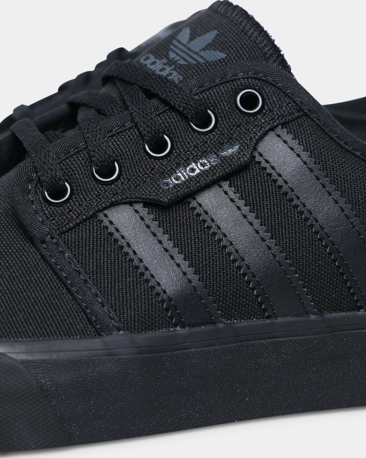 Adidas Seeley XT Core Black/Core Black/Core Black