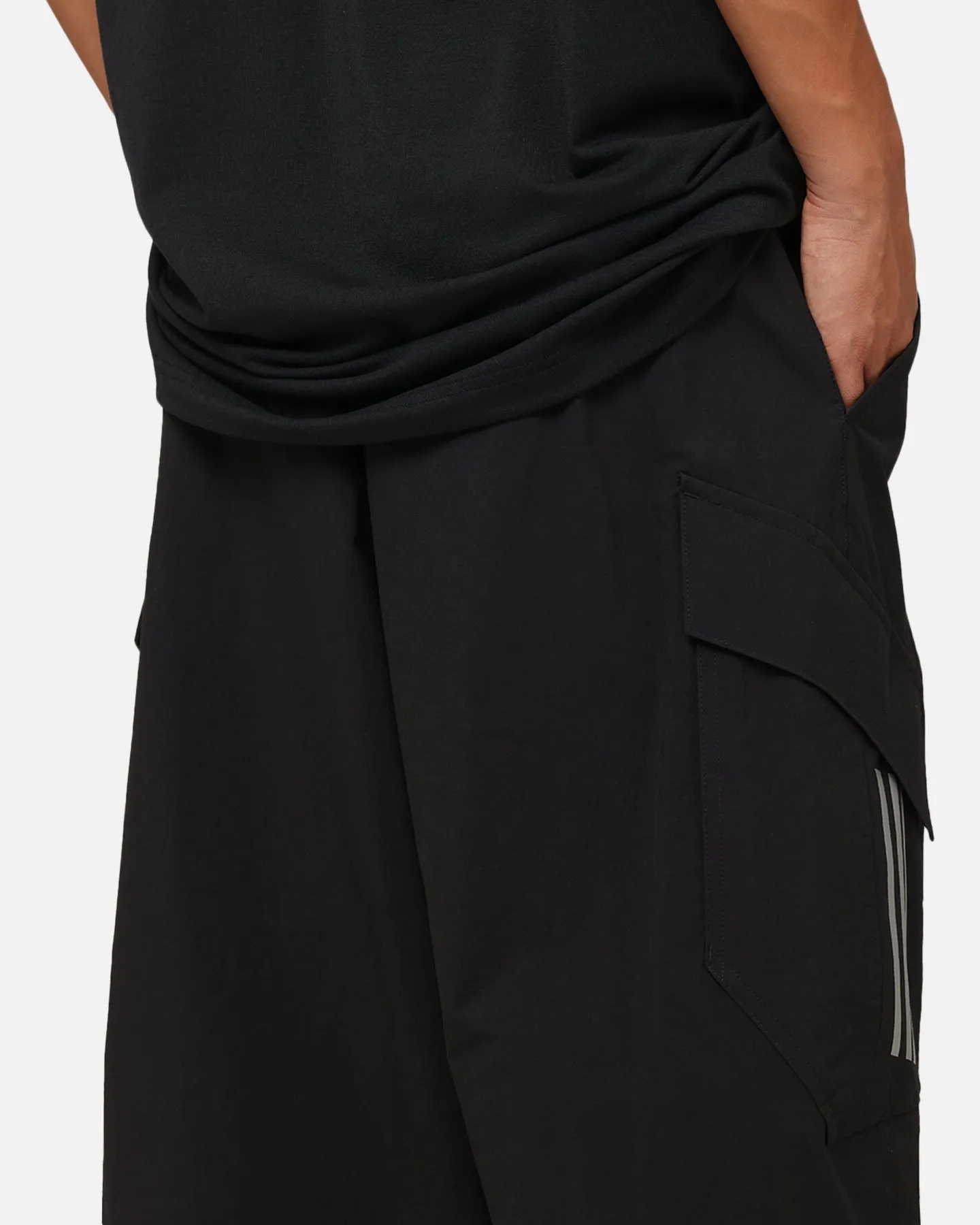 adidas x Mercedes-AMG PETRONAS Formula One F1 2025 Mechanics Joggers Black/White