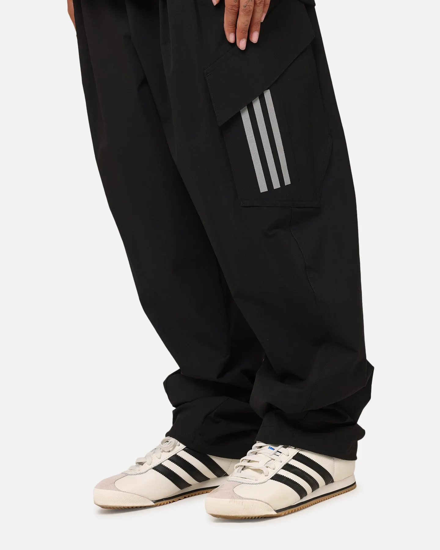 adidas x Mercedes-AMG PETRONAS Formula One F1 2025 Mechanics Joggers Black/White